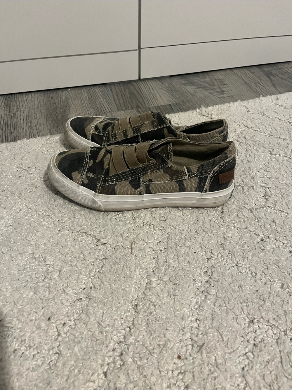 Women’s Slip-On Camo Canvas Sneakers size 8 blowfish Malibu trendy casual